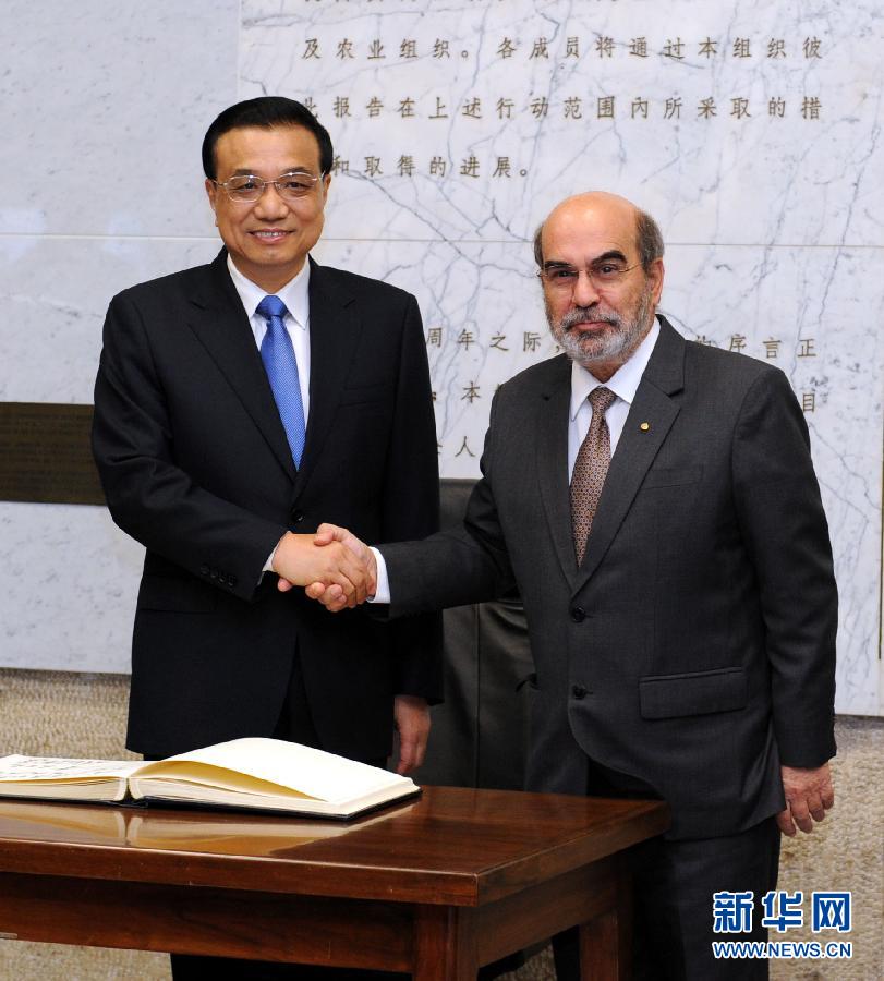 10月15日，中國(guó)國(guó)務(wù)院總理李克強(qiáng)在羅馬會(huì)見(jiàn)聯(lián)合國(guó)糧農(nóng)組織總干事格拉齊亞諾。 新華社記者 饒愛(ài)民 攝