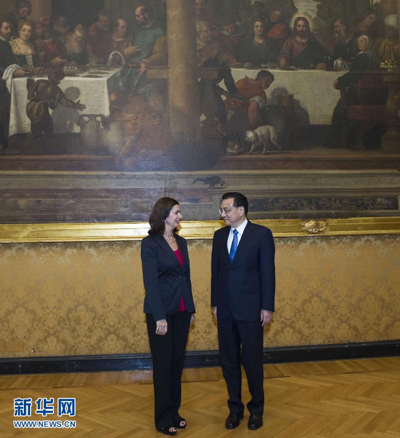 10月15日，中國(guó)國(guó)務(wù)院總理李克強(qiáng)在羅馬會(huì)見(jiàn)意大利眾議長(zhǎng)博爾德里尼。 新華社記者王曄攝 