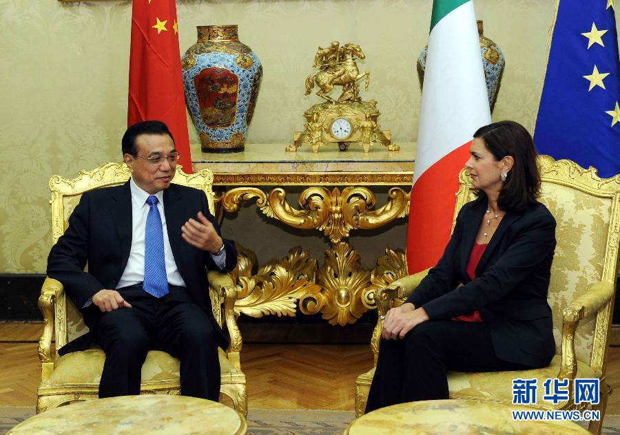 10月15日，中國(guó)國(guó)務(wù)院總理李克強(qiáng)在羅馬會(huì)見(jiàn)意大利眾議長(zhǎng)博爾德里尼。 新華社記者饒愛(ài)民攝