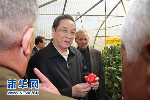 11月8日，正在約旦進行正式友好訪問的全國政協(xié)主席俞正聲在約旦河谷參觀碩果農(nóng)業(yè)合作社。 新華社記者 劉衛(wèi)兵 攝 