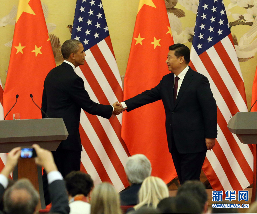 11月12日，國(guó)家主席習(xí)近平在北京人民大會(huì)堂與來(lái)訪的美國(guó)總統(tǒng)奧巴馬舉行會(huì)談后，共同會(huì)見(jiàn)記者。 新華社記者 劉衛(wèi)兵 攝