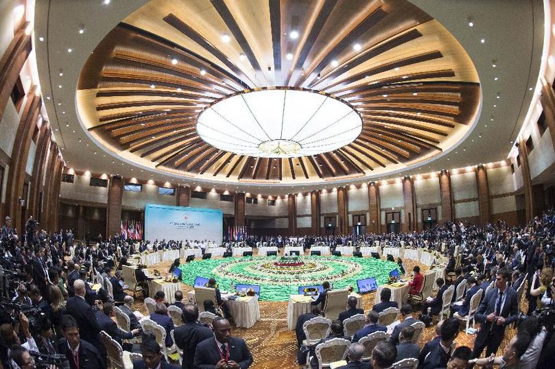  11月13日，中國(guó)國(guó)務(wù)院總理李克強(qiáng)在緬甸內(nèi)比都出席第九屆東亞峰會(huì)。 新華社記者 王曄 攝