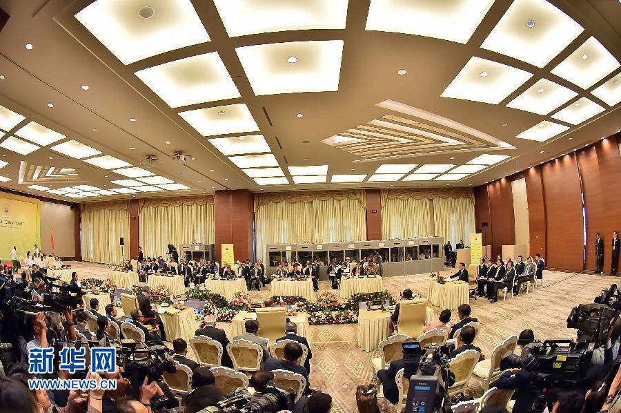 11月13日，中國國務院總理李克強在緬甸內比都出席第17次中國－東盟（10+1）領導人會議。 新華社記者 李濤 攝