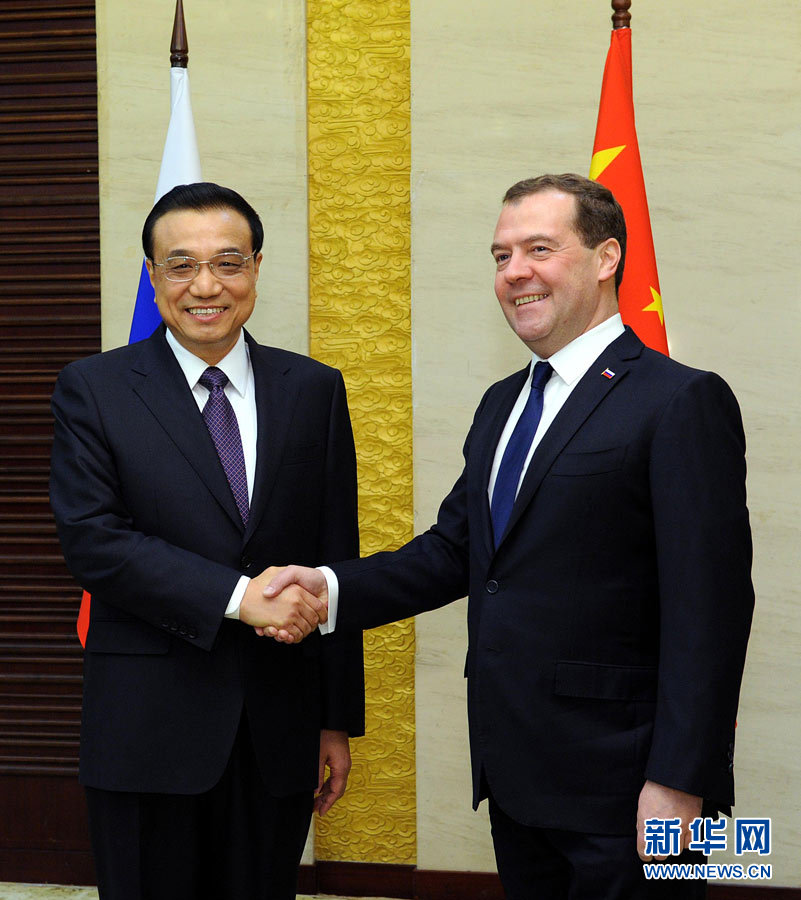 12月15日，中國國務(wù)院總理李克強在阿斯塔納會見俄羅斯總理梅德韋杰夫。 新華社記者 饒愛民 攝