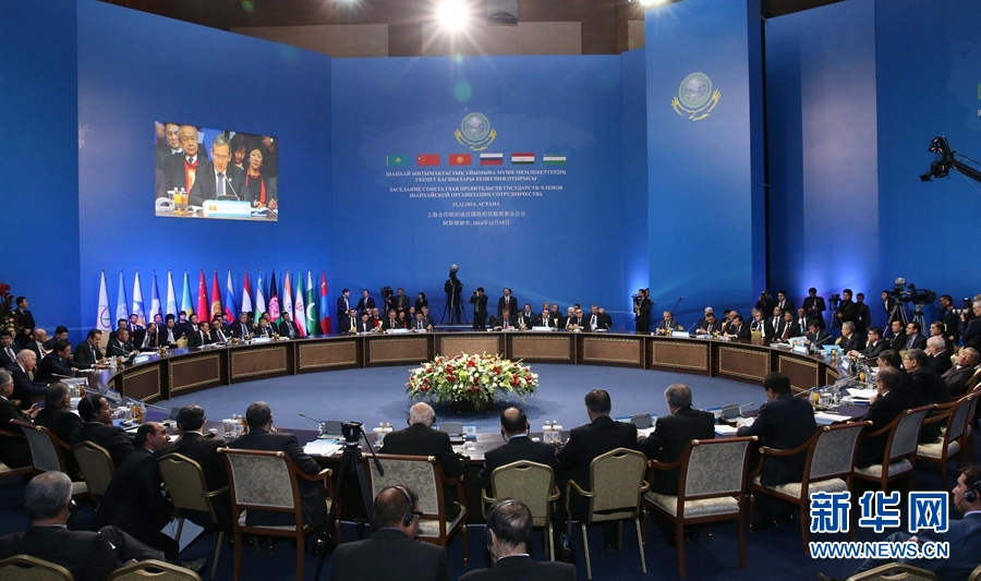 12月15日，中國(guó)國(guó)務(wù)院總理李克強(qiáng)在阿斯塔納出席上海合作組織成員國(guó)政府首腦理事會(huì)第十三次會(huì)議。 新華社記者 龐興雷 攝