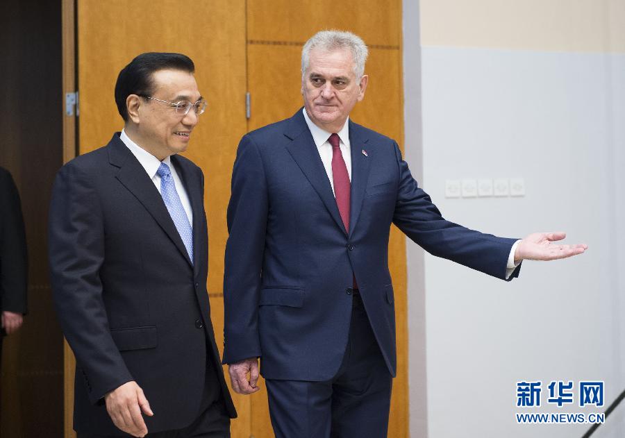 12月18日，國務院總理李克強在貝爾格萊德會見塞爾維亞總統(tǒng)尼科利奇。 新華社記者 黃敬文 攝 