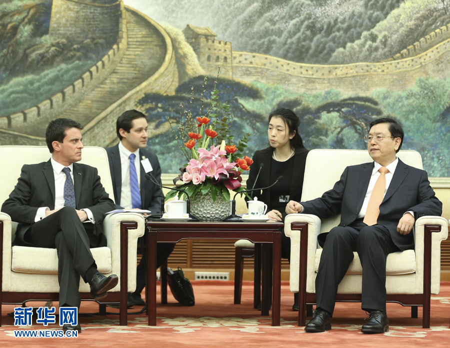 1月30日，中國全國人大常委會委員長張德江在北京人民大會堂會見法國總理瓦爾斯。 新華社記者丁林 攝 