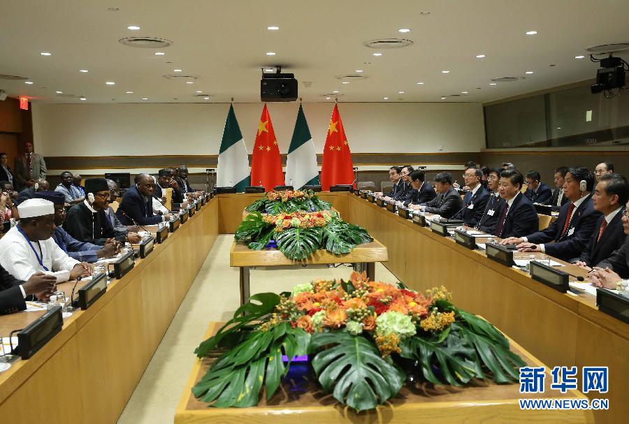 9月27日，國(guó)家主席習(xí)近平在紐約會(huì)見(jiàn)尼日利亞總統(tǒng)布哈里。新華社記者 劉衛(wèi)兵 攝