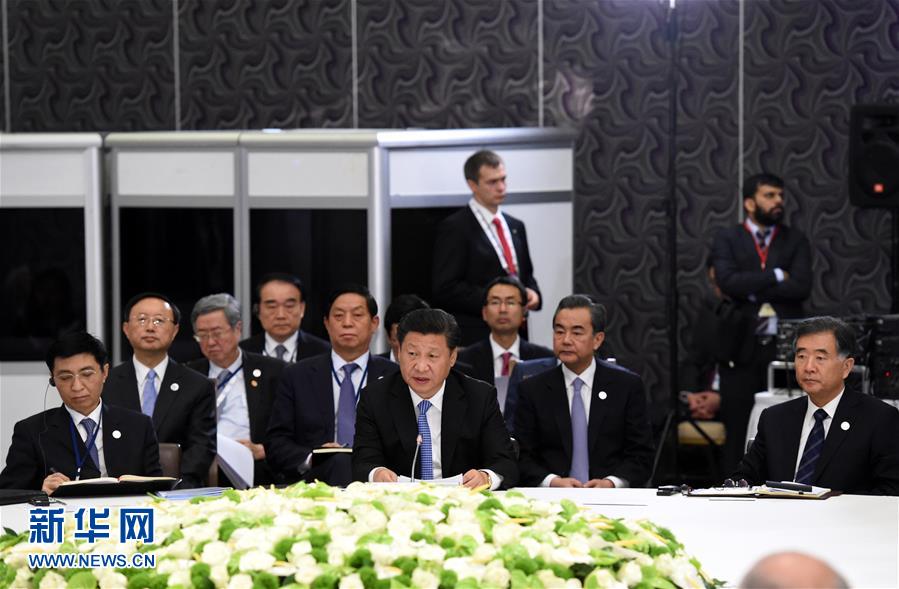  11月15日，金磚國家領(lǐng)導(dǎo)人非正式會晤在土耳其安塔利亞舉行，中國國家主席習(xí)近平、俄羅斯總統(tǒng)普京、印度總理莫迪、南非總統(tǒng)祖馬、巴西總統(tǒng)羅塞夫出席。習(xí)近平在會上發(fā)表題為《開拓機(jī)遇應(yīng)對挑戰(zhàn)》的重要講話。 新華社記者 饒愛民 攝 