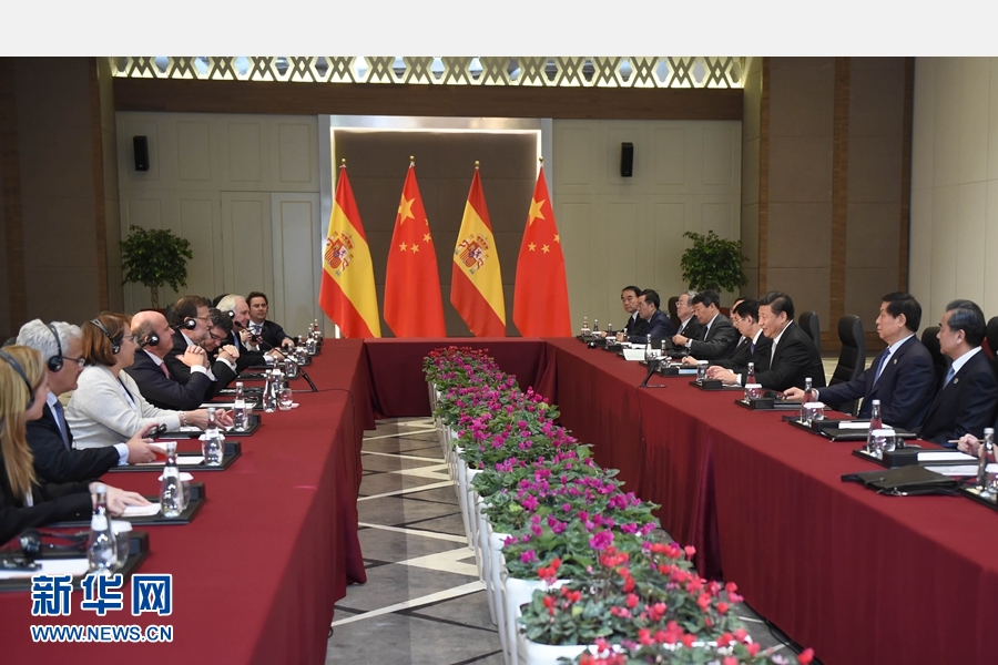 11月16日，國家主席習(xí)近平在土耳其安塔利亞會見西班牙首相拉霍伊。 新華社記者 張鐸 攝