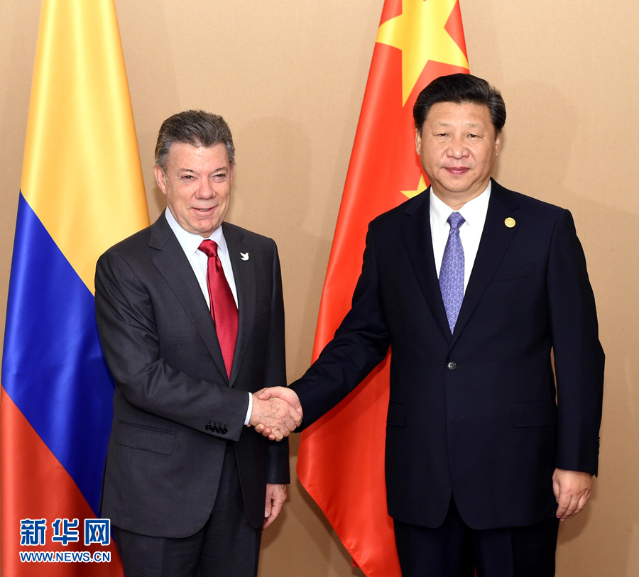 11月18日，國(guó)家主席習(xí)近平在菲律賓馬尼拉會(huì)見(jiàn)哥倫比亞總統(tǒng)桑托斯。 新華社記者 饒愛(ài)民 攝