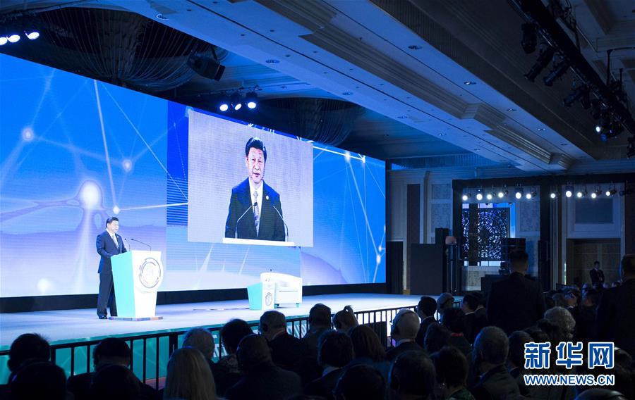 11月18日，國家主席習(xí)近平在菲律賓馬尼拉出席亞太經(jīng)合組織（APEC）工商領(lǐng)導(dǎo)人峰會(huì)并發(fā)表主旨演講。 新華社記者 王曄 攝 