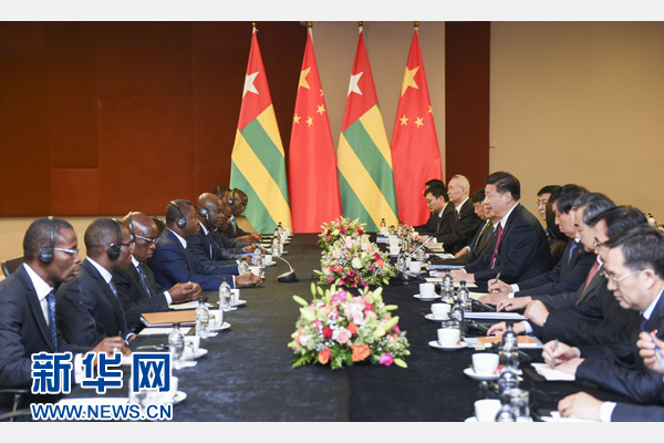 12月3日，國家主席習(xí)近平在約翰內(nèi)斯堡會(huì)見多哥總統(tǒng)福雷。新華社記者 謝環(huán)馳 攝 