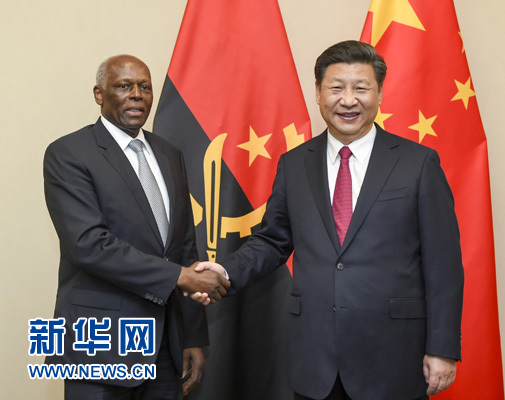 12月3日，國家主席習(xí)近平在約翰內(nèi)斯堡會見安哥拉總統(tǒng)多斯桑托斯。 新華社記者 謝環(huán)馳 攝