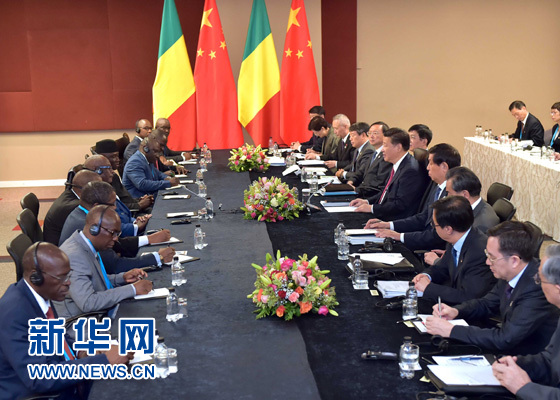 12月3日，國家主席習近平在約翰內(nèi)斯堡會見馬里總統(tǒng)凱塔。新華社記者 李濤 攝