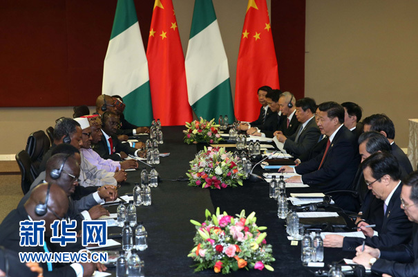 12月4日，國(guó)家主席習(xí)近平在約翰內(nèi)斯堡會(huì)見(jiàn)尼日利亞總統(tǒng)布哈里。 新華社記者 龐興雷 攝 