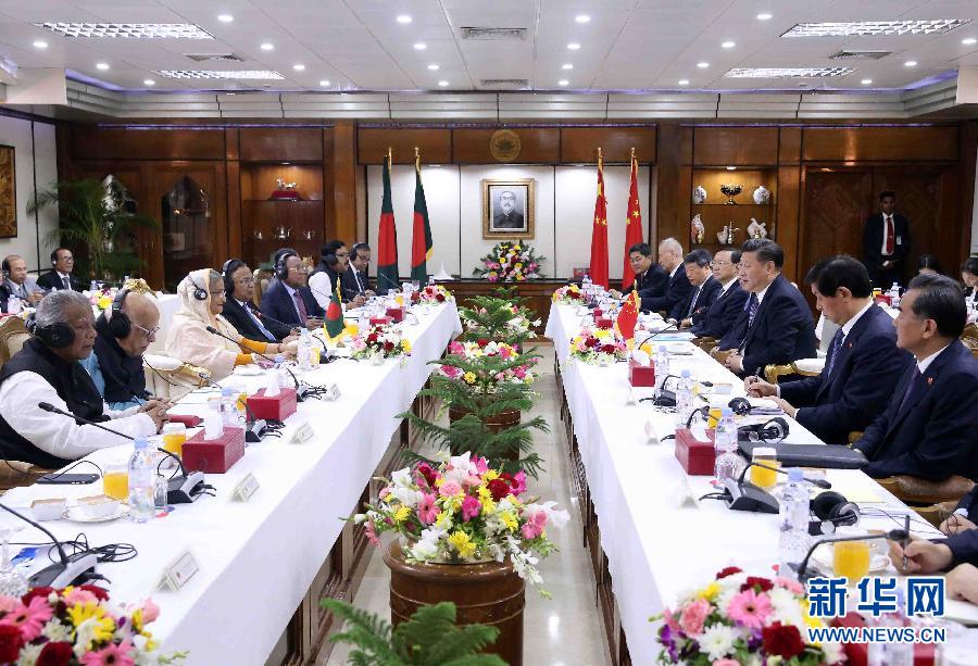 10月14日，國家主席習(xí)近平在達(dá)卡同孟加拉國總理哈西娜舉行會(huì)談。 新華社記者劉衛(wèi)兵攝 