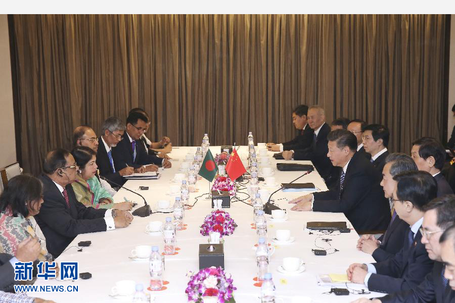 10月14日，國(guó)家主席習(xí)近平在達(dá)卡會(huì)見孟加拉國(guó)國(guó)民議會(huì)議長(zhǎng)喬杜里。 新華社記者龐興雷攝 