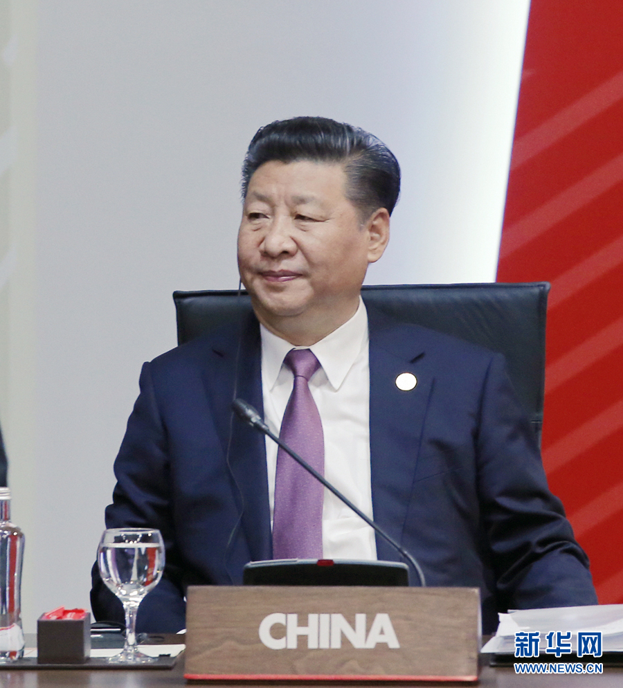 11月20日，亞太經(jīng)合組織第二十四次領(lǐng)導(dǎo)人非正式會(huì)議在秘魯利馬舉行。國家主席習(xí)近平出席并發(fā)表題為《面向未來開拓進(jìn)取促進(jìn)亞太發(fā)展繁榮》的重要講話。 新華社記者 鞠鵬 攝