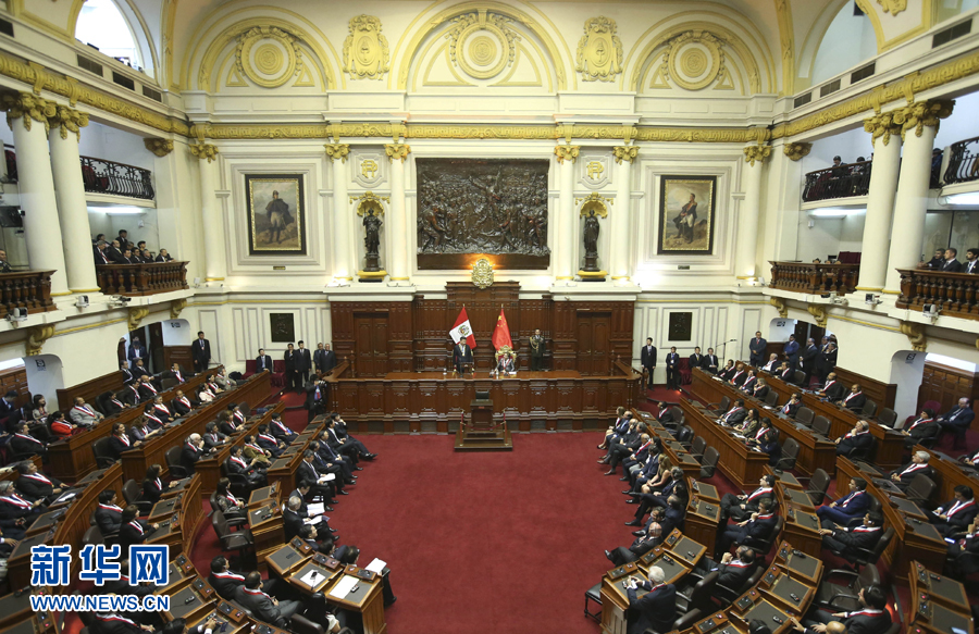 11月21日，國家主席習近平在秘魯國會發(fā)表題為《同舟共濟、揚帆遠航，共創(chuàng)中拉關(guān)系美好未來》的重要演講。 新華社記者 龐興雷 攝