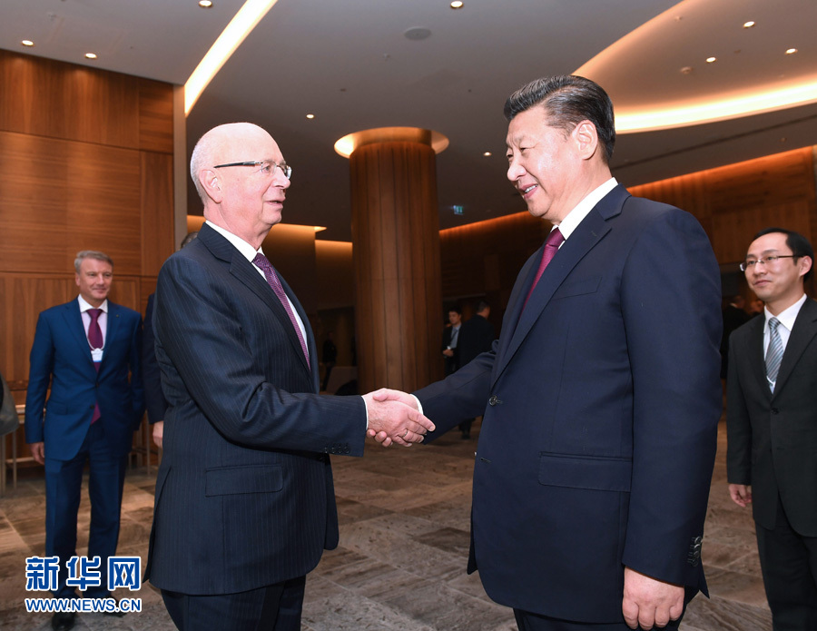 1月17日，國(guó)家主席習(xí)近平在瑞士達(dá)沃斯會(huì)見(jiàn)世界經(jīng)濟(jì)論壇主席施瓦布。 新華社記者 饒愛(ài)民 攝