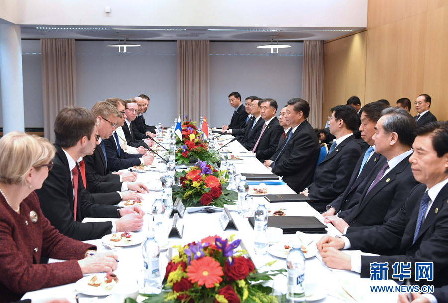 4月5日，國家主席習(xí)近平在赫爾辛基會見芬蘭總理西比萊。 新華社記者饒愛民 攝 