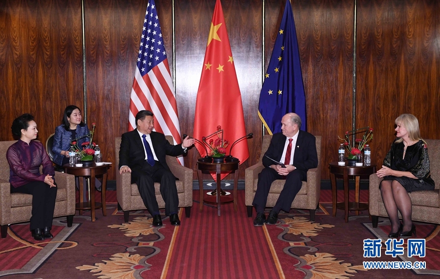 當地時間4月7日，國家主席習近平在美國阿拉斯加州安克雷奇會見阿拉斯加州州長沃克。 新華社記者 饒愛民 攝 