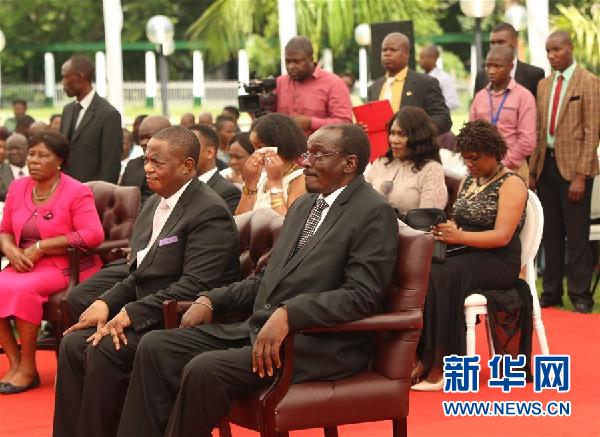 (國(guó)際)(2)津巴布韋兩位新任副總統(tǒng)宣誓就職