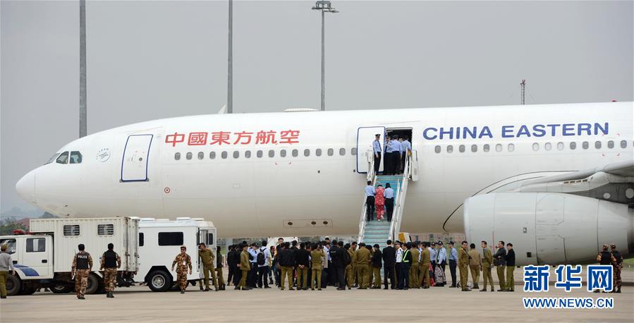 (國(guó)際)(1)老方向中方移交104名電信詐騙犯罪嫌疑人