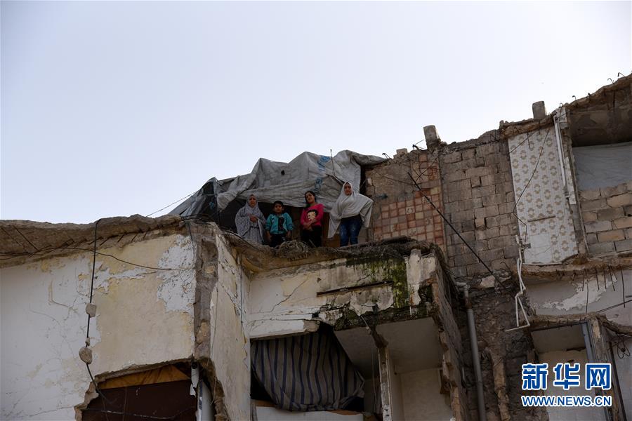 （國際&middot;圖文互動(dòng)）（4）上學(xué)夢(mèng)何處安放&mdash;&mdash;敘利亞女孩阿明娜的危樓生活