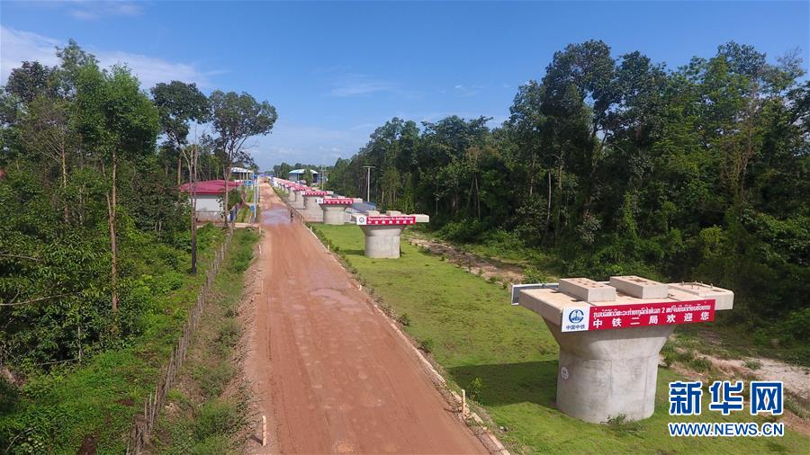 (國際·圖文互動(dòng))(2)中老鐵路上的絢爛長虹——老撾楠科內(nèi)河特大橋主體工程完工側(cè)記