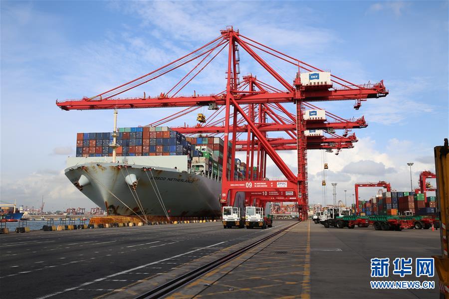 （國際&middot;圖文互動）（1）&ldquo;一帶一路&rdquo;乘長風(fēng)　時隔四年又重逢&mdash;&mdash;記&ldquo;中遠(yuǎn)荷蘭&rdquo;號再次停靠科倫坡港