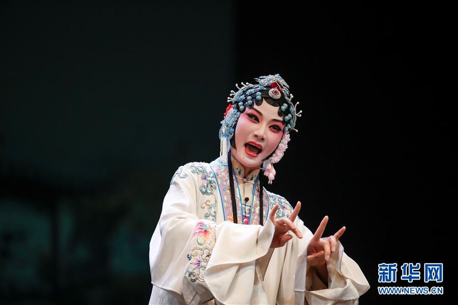 （國(guó)際）（8）&ldquo;中國(guó)紅&rdquo;海外閃爍 慶春節(jié)年味正濃