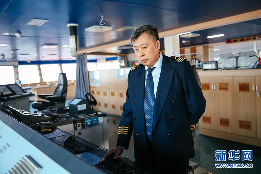 (國際·圖文互動)(4)遠(yuǎn)洋巨輪上遲來的年夜飯