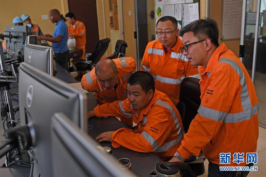 (國際·圖文互動(dòng))(2)通訊:春節(jié):在異國他鄉(xiāng)堅(jiān)守崗位——探訪南非中企施工現(xiàn)場