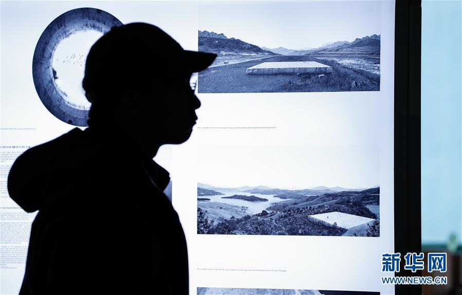 (國(guó)際·圖文互動(dòng))(2)通訊:敲響半島和平鐘聲——走訪韓朝非軍事區(qū)首爾藝術(shù)展