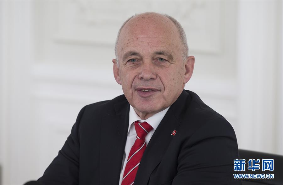 (國(guó)際·“一帶一路”高峰論壇·圖文互動(dòng))(2)高端訪談:“一帶一路”倡議將為全球經(jīng)濟(jì)發(fā)展和民眾福祉帶來(lái)益處——訪瑞士聯(lián)邦主席毛雷爾