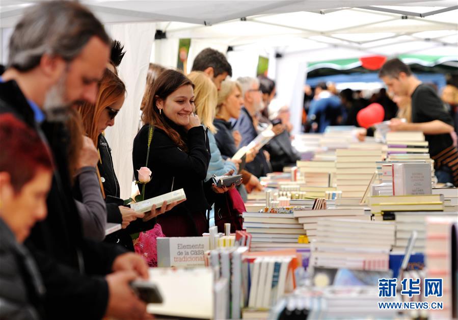 （國(guó)際&middot;圖文互動(dòng)）（2）通訊：花香馥郁 書香怡人&mdash;&mdash;記西班牙巴塞羅那圣喬治節(jié)