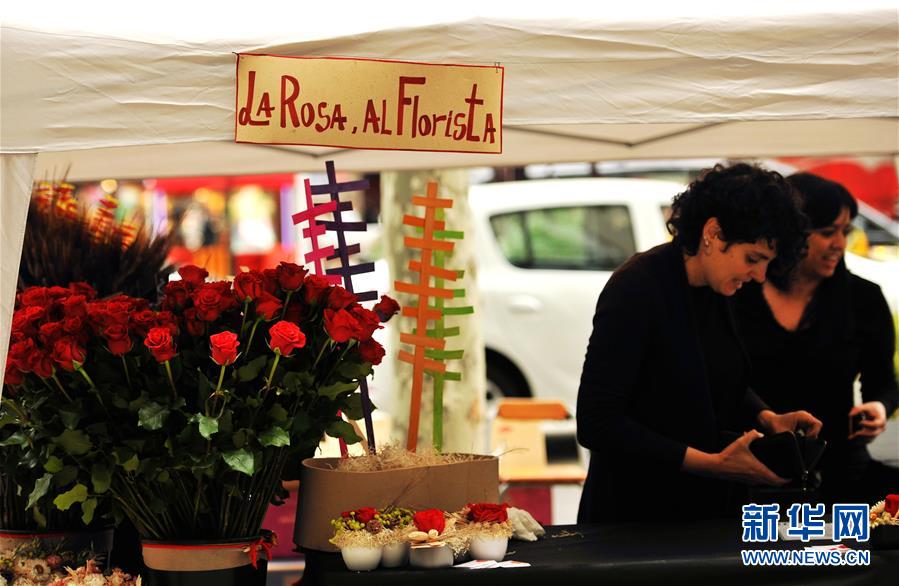 （國(guó)際&middot;圖文互動(dòng)）（4）通訊：花香馥郁 書香怡人&mdash;&mdash;記西班牙巴塞羅那圣喬治節(jié)