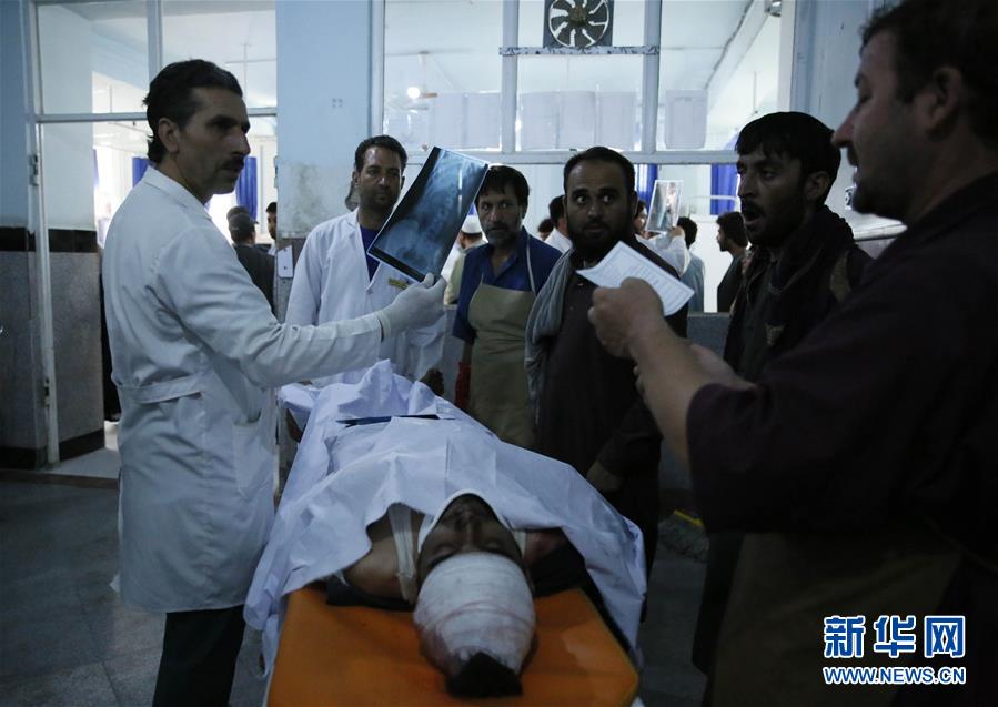 (國(guó)際)(5)阿富汗長(zhǎng)途客車遭遇地雷爆炸 34人死亡