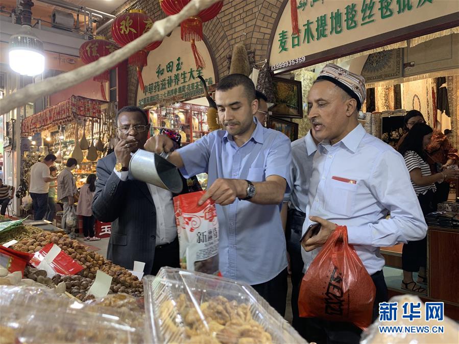 （圖文互動）（1）多國駐華使節(jié)參訪新疆：中國反恐、去極端化經(jīng)驗值得學(xué)習(xí)借鑒