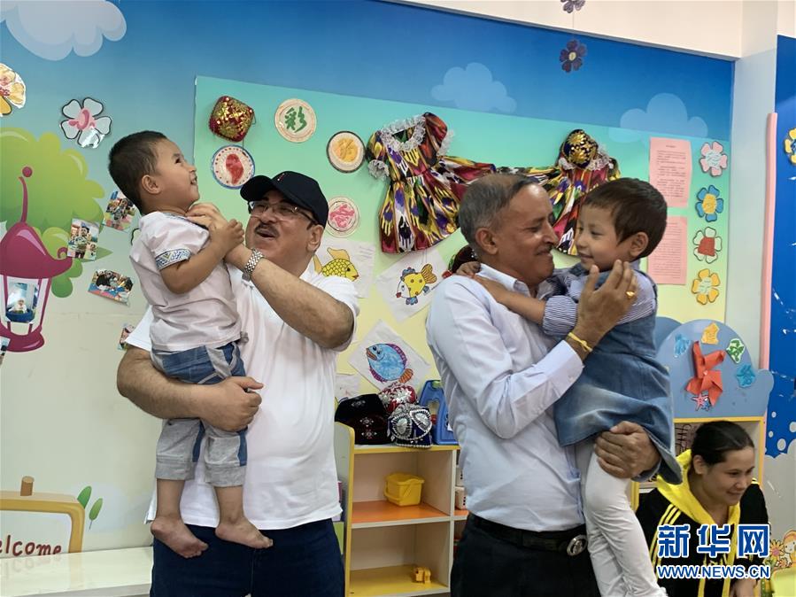 （圖文互動）（3）多國駐華使節(jié)參訪新疆：中國反恐、去極端化經(jīng)驗值得學(xué)習(xí)借鑒