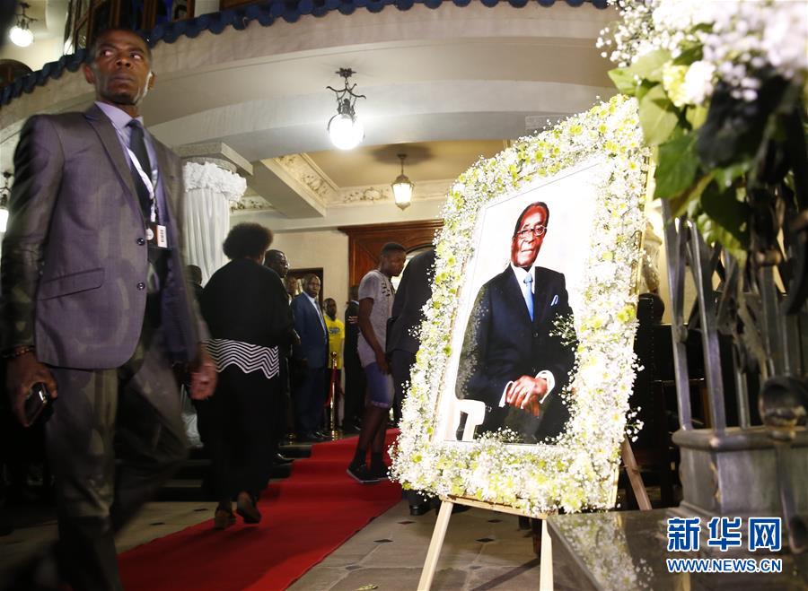 (國際)(1)津巴布韋前總統(tǒng)穆加貝遺體運抵首都哈拉雷
