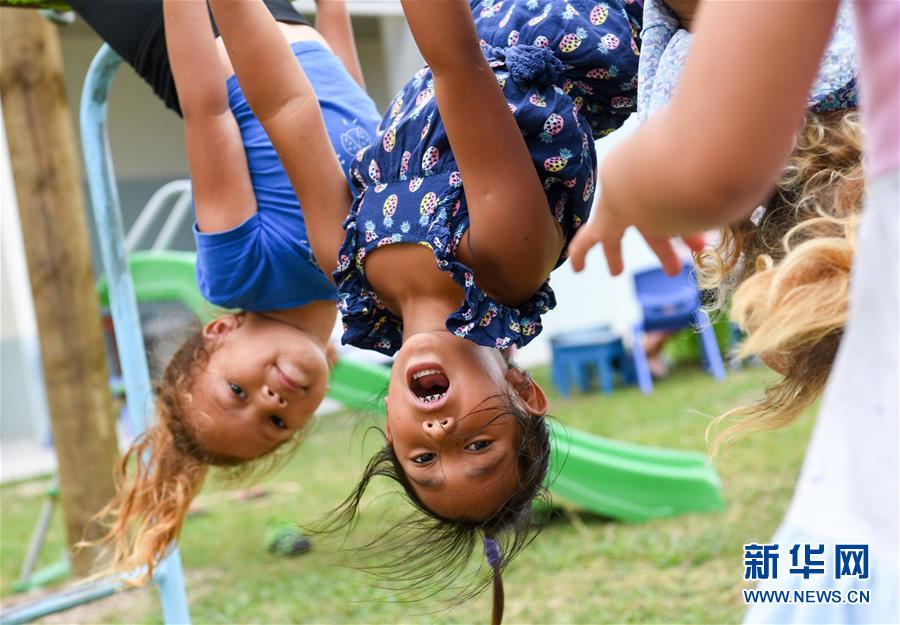 （國(guó)際&middot;圖文互動(dòng)）（3）中國(guó)援建&ldquo;你好&rdquo;學(xué)?！A庫(kù)克群島孩子夢(mèng)