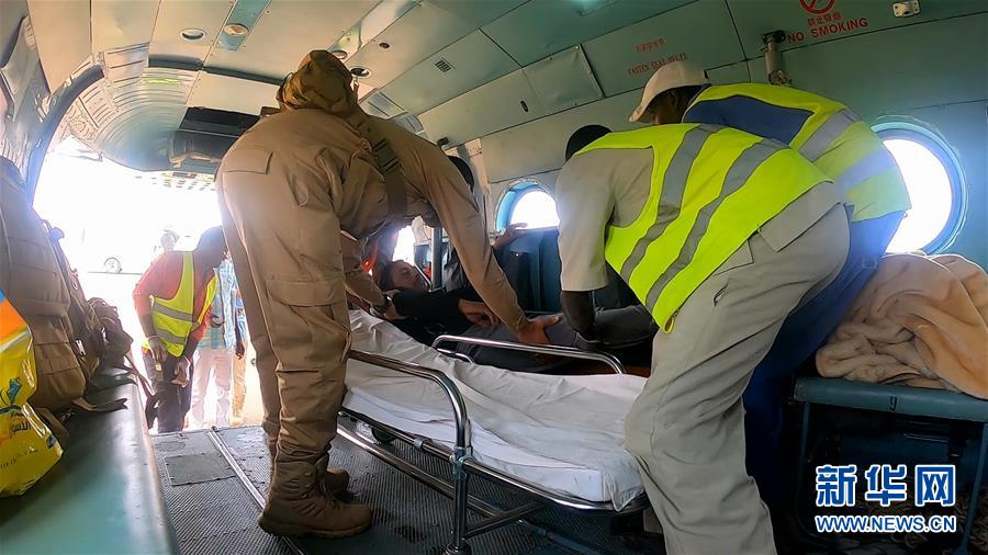 (國際·圖文互動(dòng))中國維和直升機(jī)分隊(duì)緊急轉(zhuǎn)運(yùn)傷員獲贊