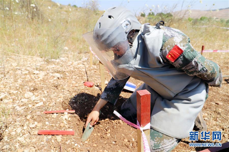 (國(guó)際·圖文互動(dòng))(2)她們?cè)诶讏?chǎng)成長(zhǎng)——記中國(guó)赴黎維和掃雷女兵