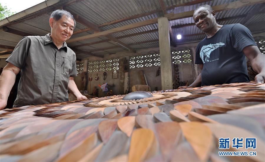 （國際&middot;圖文互動）（5）通訊：收藏&ldquo;非洲之美&rdquo;的中國人&mdash;&mdash;訪幾內(nèi)亞灣非洲國際藝術博物館館長謝燕申