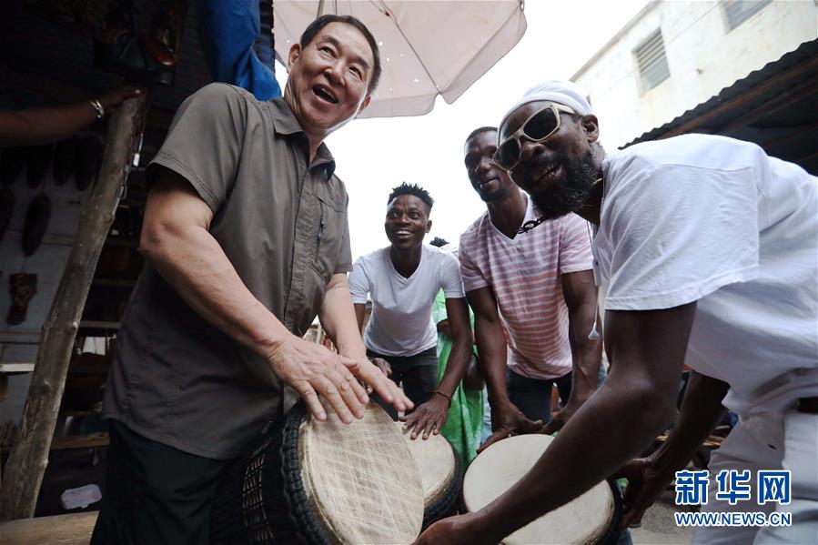 （國際&middot;圖文互動）（7）通訊：收藏&ldquo;非洲之美&rdquo;的中國人&mdash;&mdash;訪幾內(nèi)亞灣非洲國際藝術博物館館長謝燕申