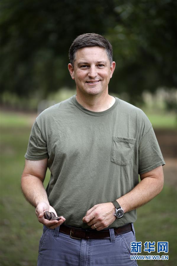 (國際·圖文互動(dòng))(3)通訊:期待美中盡早達(dá)成貿(mào)易協(xié)議——颶風(fēng)和關(guān)稅夾擊下的美國山核桃種植戶盼重回中國市場