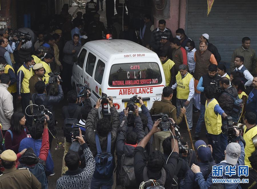 (國(guó)際)(2)印度一商業(yè)樓發(fā)生火災(zāi)致32人死亡